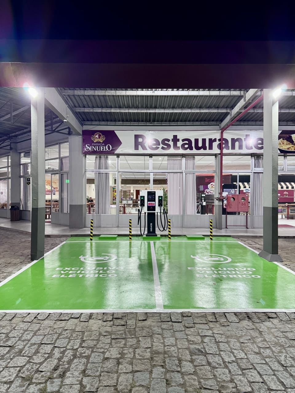 Estação de recarga MEP-CHARGE na Parada Sinuelo, BR-101